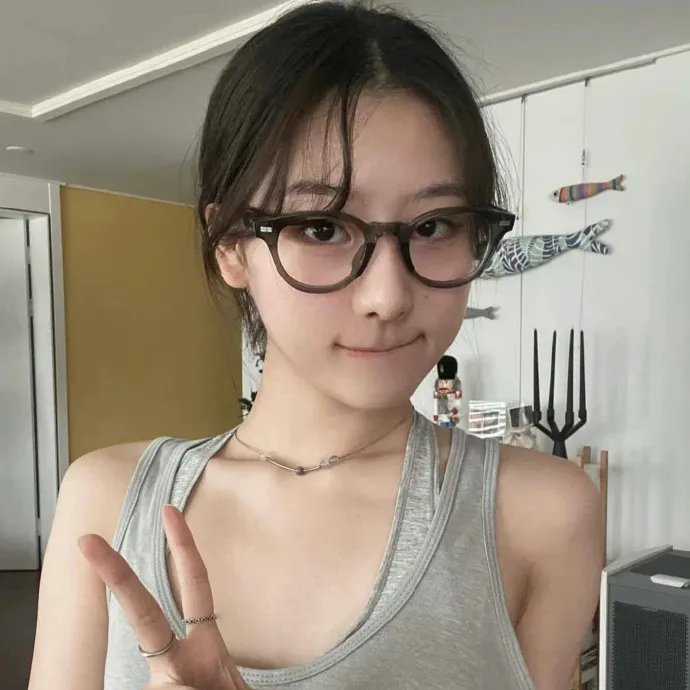 白王红后海报