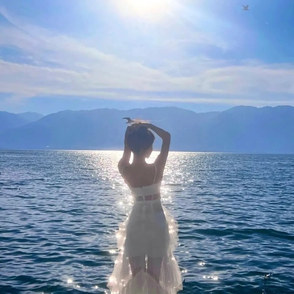 人皮拼图海报
